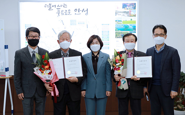 2. 안성향교+국가문화재+지정서+전달식.jpg