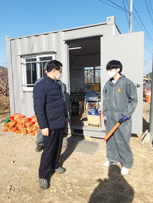 01-1 군수님 감곡면 통제초소 현장 점검.jpg