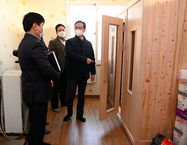 09-3 조병옥 음성군수 점검나서(생극면 신양리 경로당).jpg