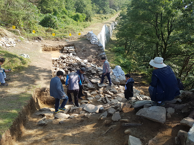 05-1 2016년 음성읍 수정산성 발굴조사 현장.jpg