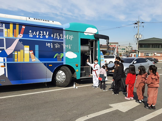 03-2 이동도서관 재개관.jpg
