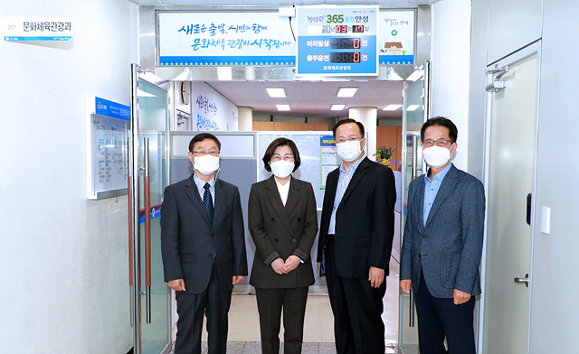 2. 청렴시계 제막행사.jpg