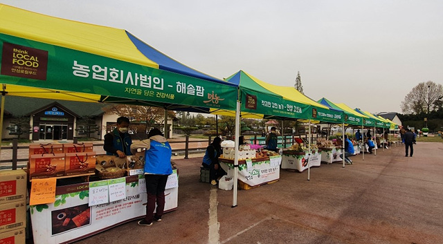 추가1. 안성시 팜랜드 내 안성로컬푸드 직거래 주말장터 개장 (2).jpg