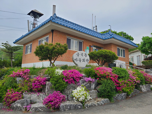 2. 미세먼지 방진망 설치사례(금석동 마을).jpg