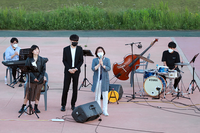 3. 안성천 버스킹 공연 (2).jpg