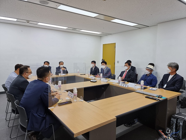 이천시는 24일 중부내륙철도 ‘112역’ 역사명 제정 관련해 국토교통부를 항의방문했다 (2).jpg
