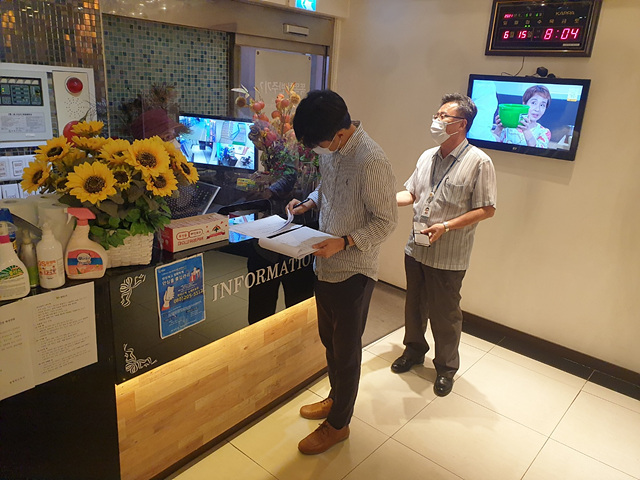 06-2 노래연습장 방역수칙 합동 점검.jpg