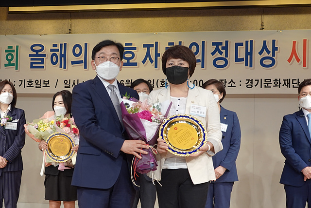 사본 -2021-33. 반인숙의원 수상사진.jpg
