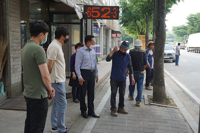 5 (유광철 안성시의회 의원 대림동산 민원현장 방문, 주민불편 해소 앞장) - 복사본.jpg