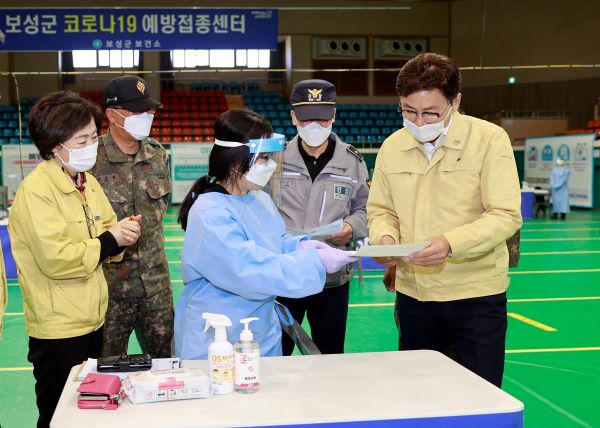 1.보성군, 전국 최초 조례 제정으로조정 예방접종 완료자 인센티브 지급 -(보성군, 김철우 보성군수).JPG