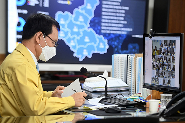 04-4 조병옥 음성군수 영상회의 주재.jpg
