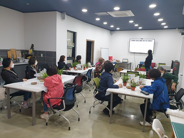 02-1 실버라이프케어서비스(체험).jpg