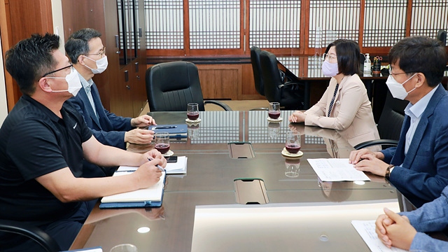 3. 안성시장 한강유역환경청장 면담.jpg