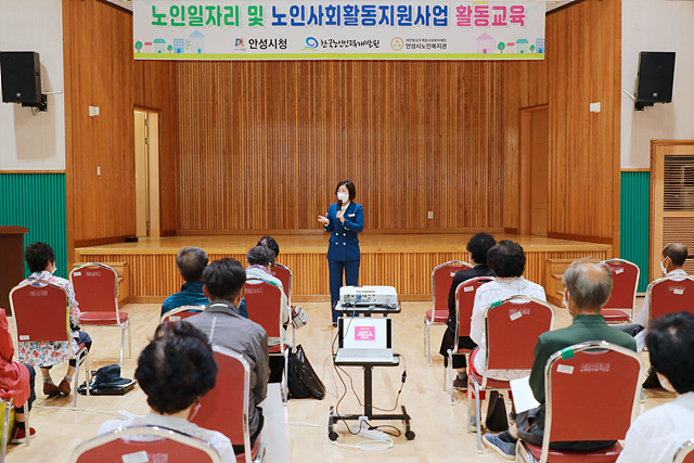 1. 노인일자리 참여자 교육 현장 방문1.jpg