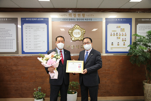 1029 지방의정봉사상 수상 (9).jpg