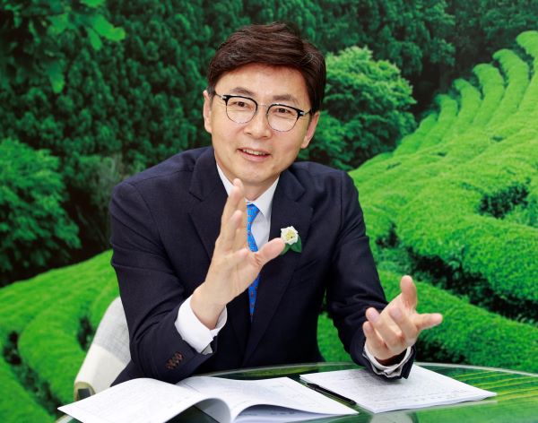 보성군수 김철우 인터뷰사진 (1).JPG 축소.JPG