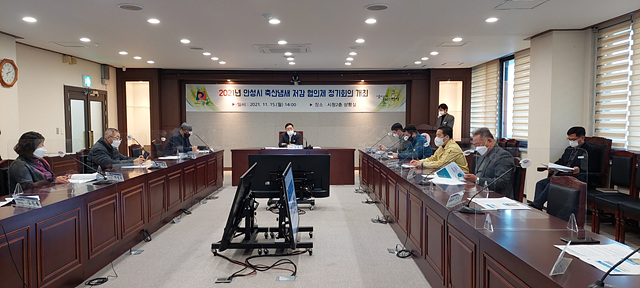 2. 축산악취개선사업 실적 전국 3위(안성시 축산냄새저감협의체 정기회의 모습1).jpg