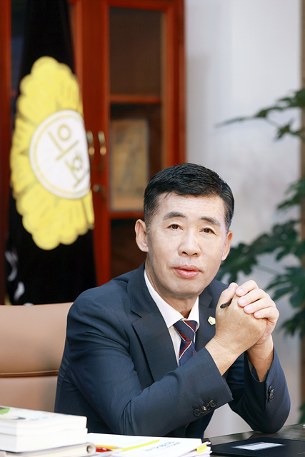 신년사 사진(임일혁 의장).jpg