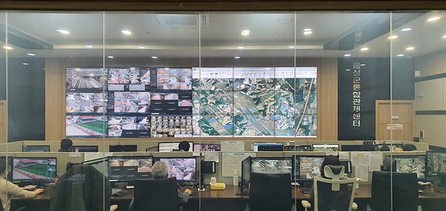 1-1. 안전한 음성군 실현...6억3천만원 투입CCTV 확대(음성군 통합관제센터 모습).jpg