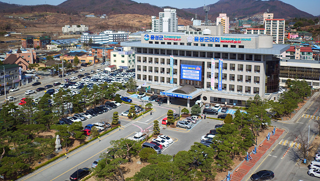1. 음성군 외국인 계절 근로자 도입 농촌 인력난 해소 기대(음성군청사).jpg