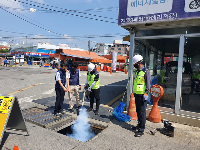 2. 하수관로 방역 현장 점검.jpg