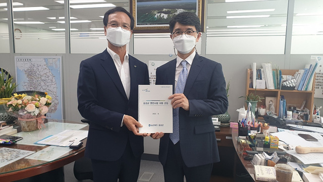 1. 조병옥 음성군수, 내년 정부예산 반영 건의(기재부에 음성군 현안사업 건의하는 모습).jpg