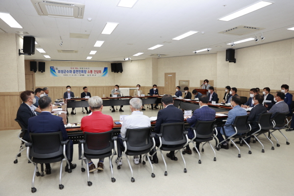[크기변환]1. 보성군 민선8기, 읍·면민회장과 소통의 간담회 가져-봇재홀에서 12개 읍·면장과 읍·면민회장 24명과 소통 간담회를 진행 (3).JPG