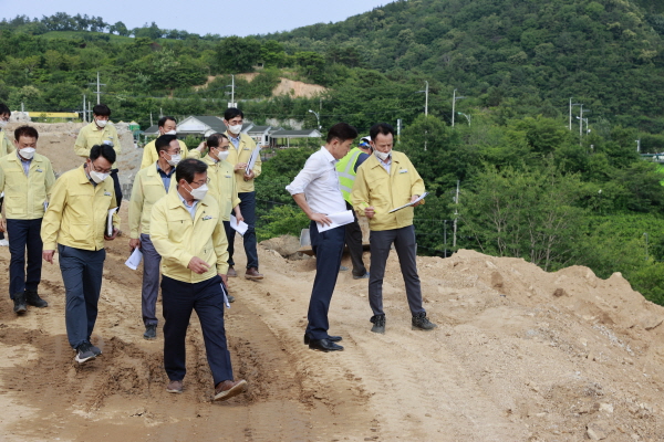 [크기변환]3. 보성군, 2022년 재해예방사업 전남 유일 우수기관 선정_(2022.6.21.김철우 보성군수 와 주무부서등 함께 자연재해 사전예방 현장방문 사진) (2).JPG