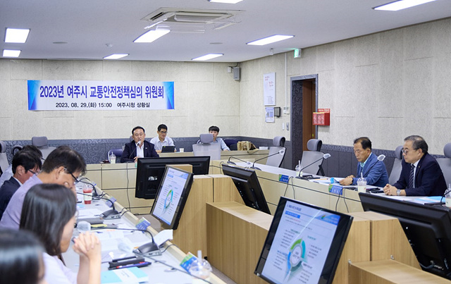 추가01--2023년 여주시 교통안전정책심의 위원회 개최 사진2.jpg