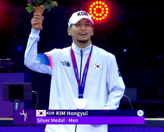 2. [도봉사진] 도봉구청 브레이킹 소속 김홍열(Hong10)선수가 ‘2022 항저우 아시안게임’에서 은메달을 획득했다..jpg