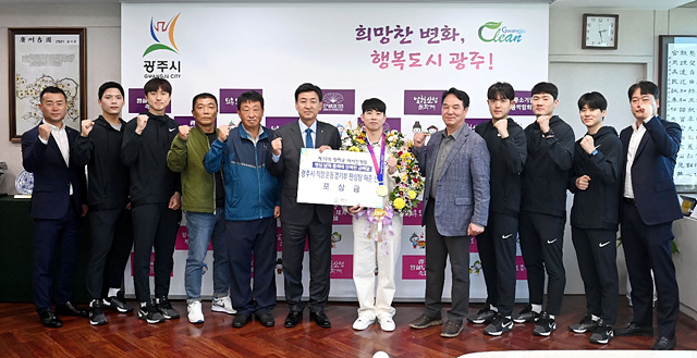광주시, 항저우 아시안게임 금메달 직장운동경기부 펜싱팀 허준 선수 환영식 사진 (2) (1).jpg