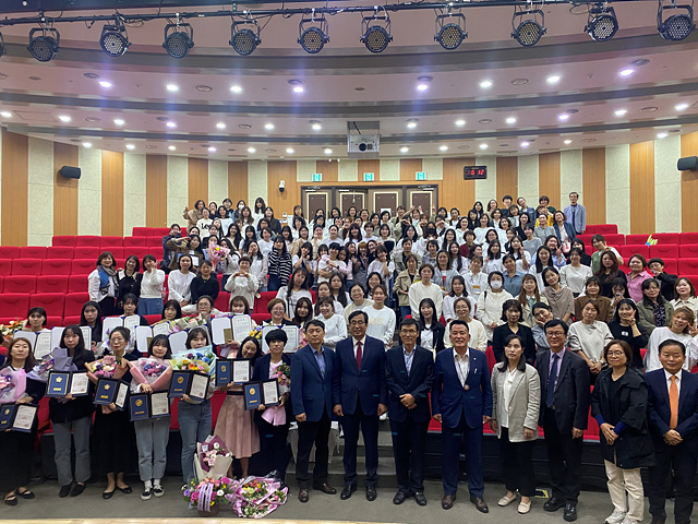 01-가족참여한마당 축제 및 보육교직원의 날 기념식.(1).jpg