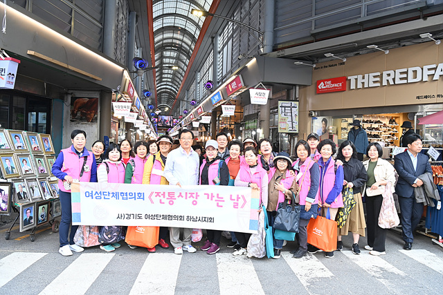 하남시, ‘10월 전통시장 가는 날’ 맞아 소상공인 응원(1).jpg