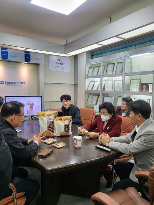 김경희 이천시장 기업체방문(에버헬스케어농업회사법인) (1).jpg