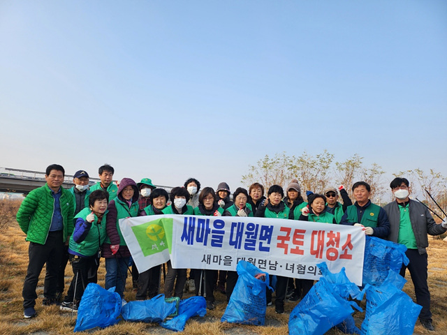 대월면 새마을협의회 복하천 국토대청소 실시.jpg