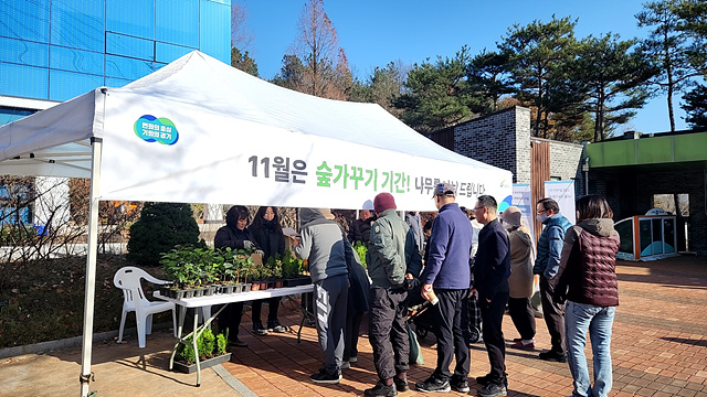 07-경기도 숲가꾸기 기간 나무 나누어주기(1).jpg