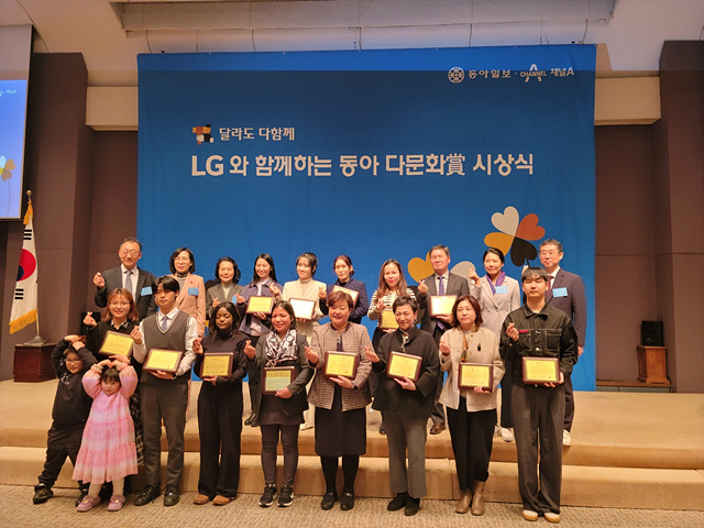05 임혜미 통번역사 다문화 공헌상 수상.jpg