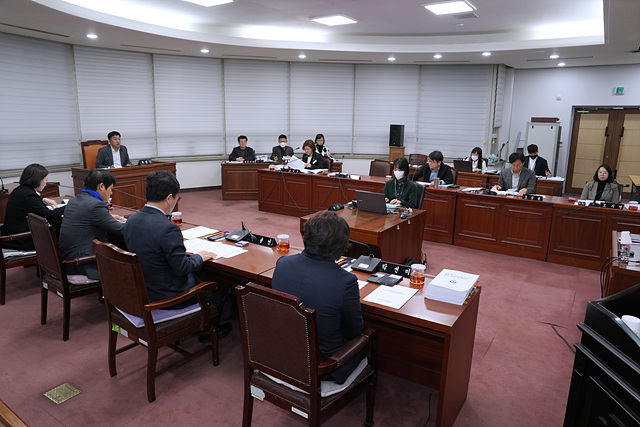 [사진자료] 하남시의회 예산결산특별위원회  12월 14일 2024년도 본예산 관련 종합심사.(사진_하남시의회 제공).jpg