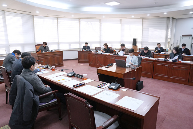 [사진자료] 하남시의회 의회운영위원회(위원장 박선미) 12월 20일 제2차 의회운영위 회의.(사진_하남시의회 제공).jpg