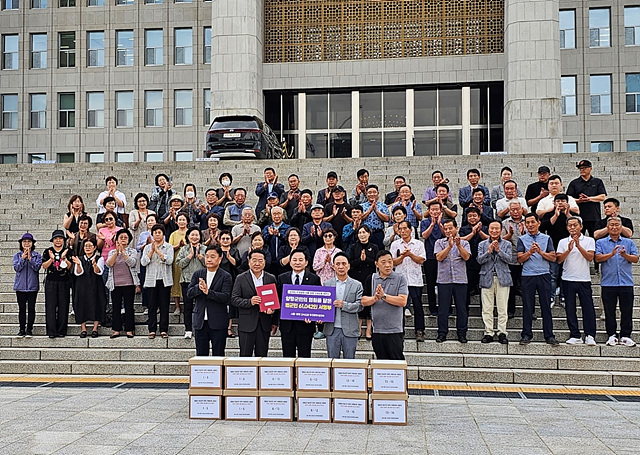 01 서울-양평 고속도로 추진 재개를 위한 군민 6만명 서명부 제출.jpg