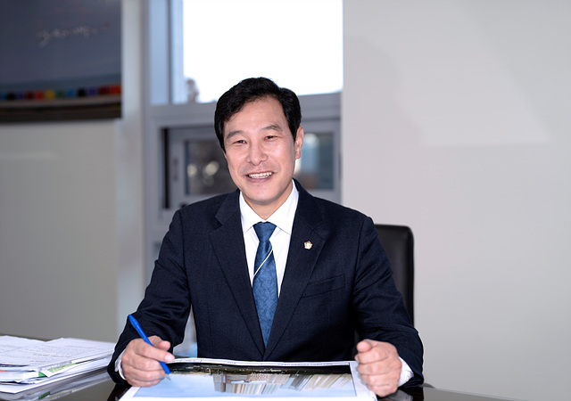 [사진자료] 하남시의회 강성삼 의장(사진_하남시의회 제공).jpg