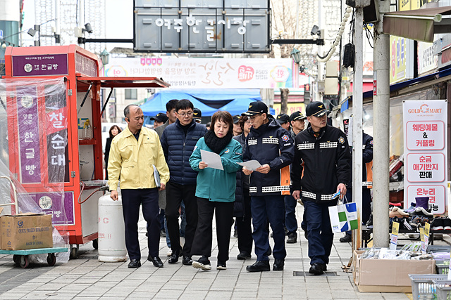 07-여주시 소방서 설 명절 전 전통시장 화재예방 합동점검 및 캠페인 전개(1).jpg