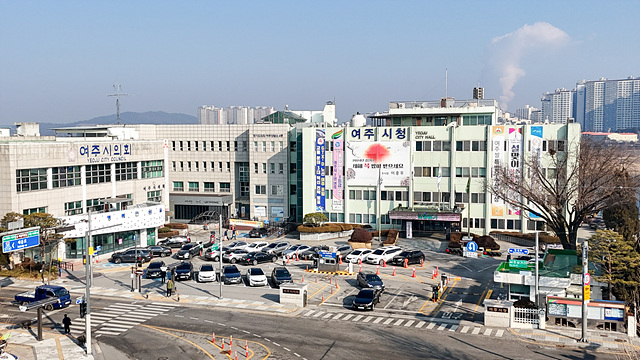 01-2024공공근로 및 지역공동체 일자리사업.여주시청 전경.jpg