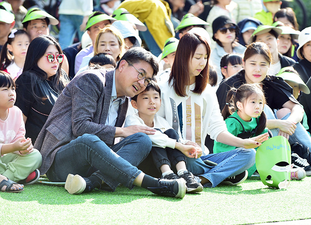 [보도사진] 거리예술제.jpg