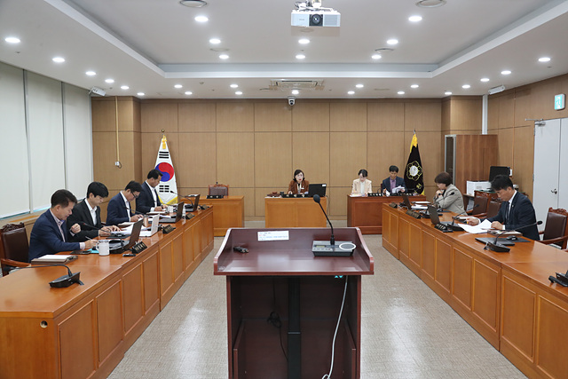 제243회 폐회중 제1차 행정사무감사특별위원회-2.jpg