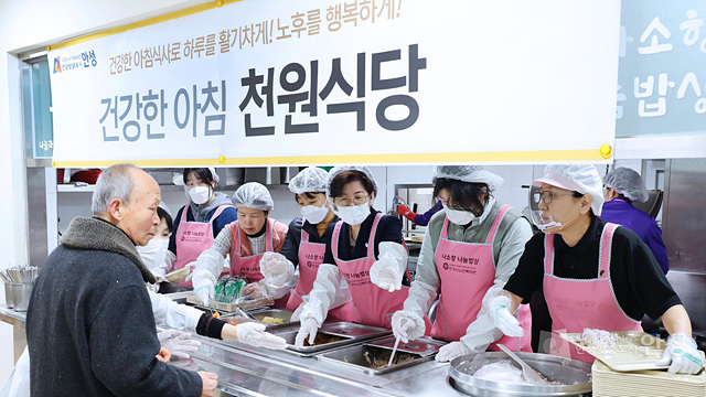 1-4. 시는 세대별 맞춤형 복지를 확대해 삶의 질을 높이고 있다.jpg