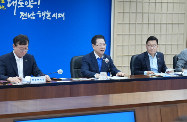 [크기변환]실국장 정책회의2.jpg