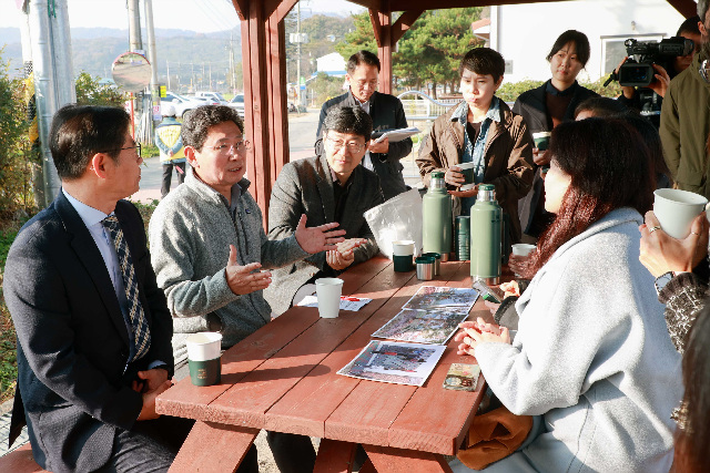 8-2. 이상일 용인특례시장이 처인구 원삼면 두창초등학교에서 학교환경 개선을 위한 간담회를 열었다..jpg