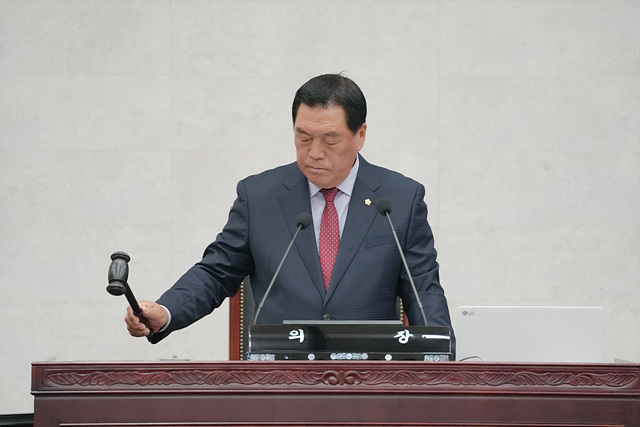 251124 제235회 안성시의회 제2차 정례회 개회 (2).jpg