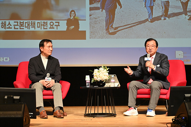 (사진2)'원팀' 이현재시장 ·임태희교육감, 토크콘서트서 교육지원청 신설 '0순위' 추진 약속.jpg